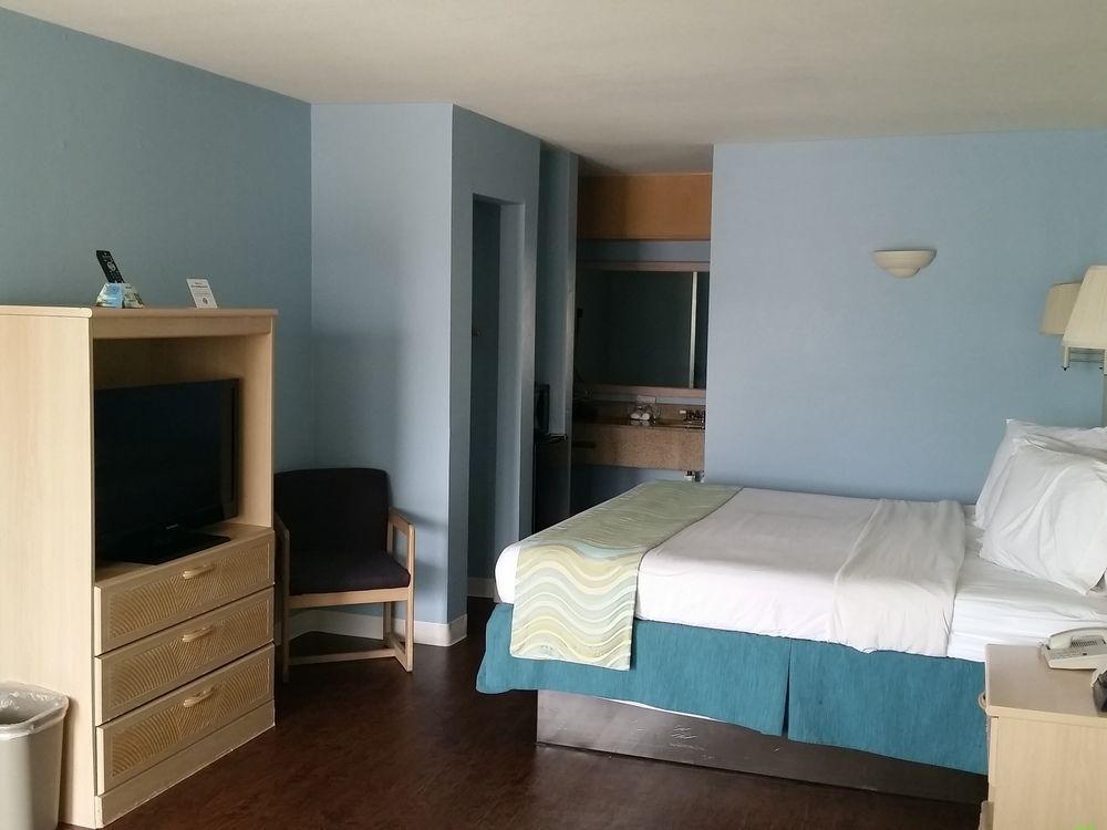 Captains Quarters Motel 2*
