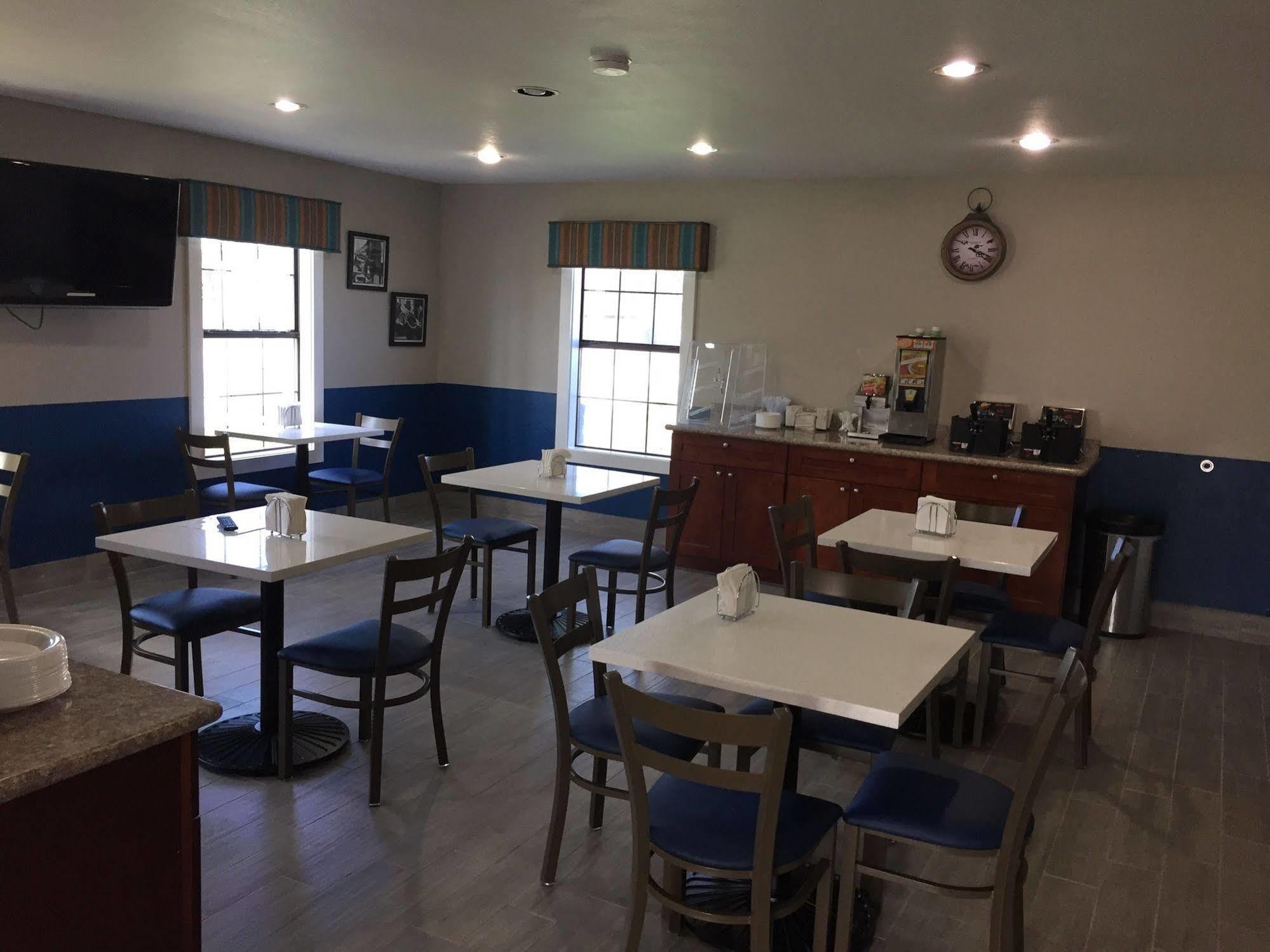 Captains Quarters Motel